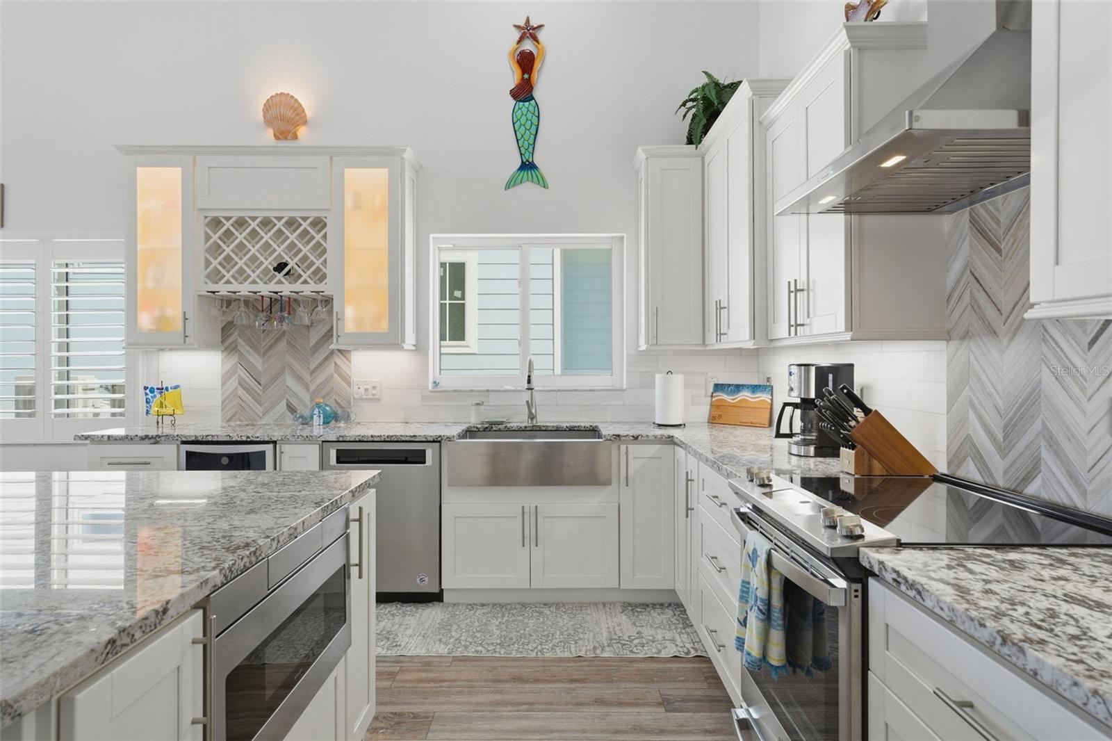 220 MOCKINGBIRD LN, ENGLEWOOD, FL, 34223