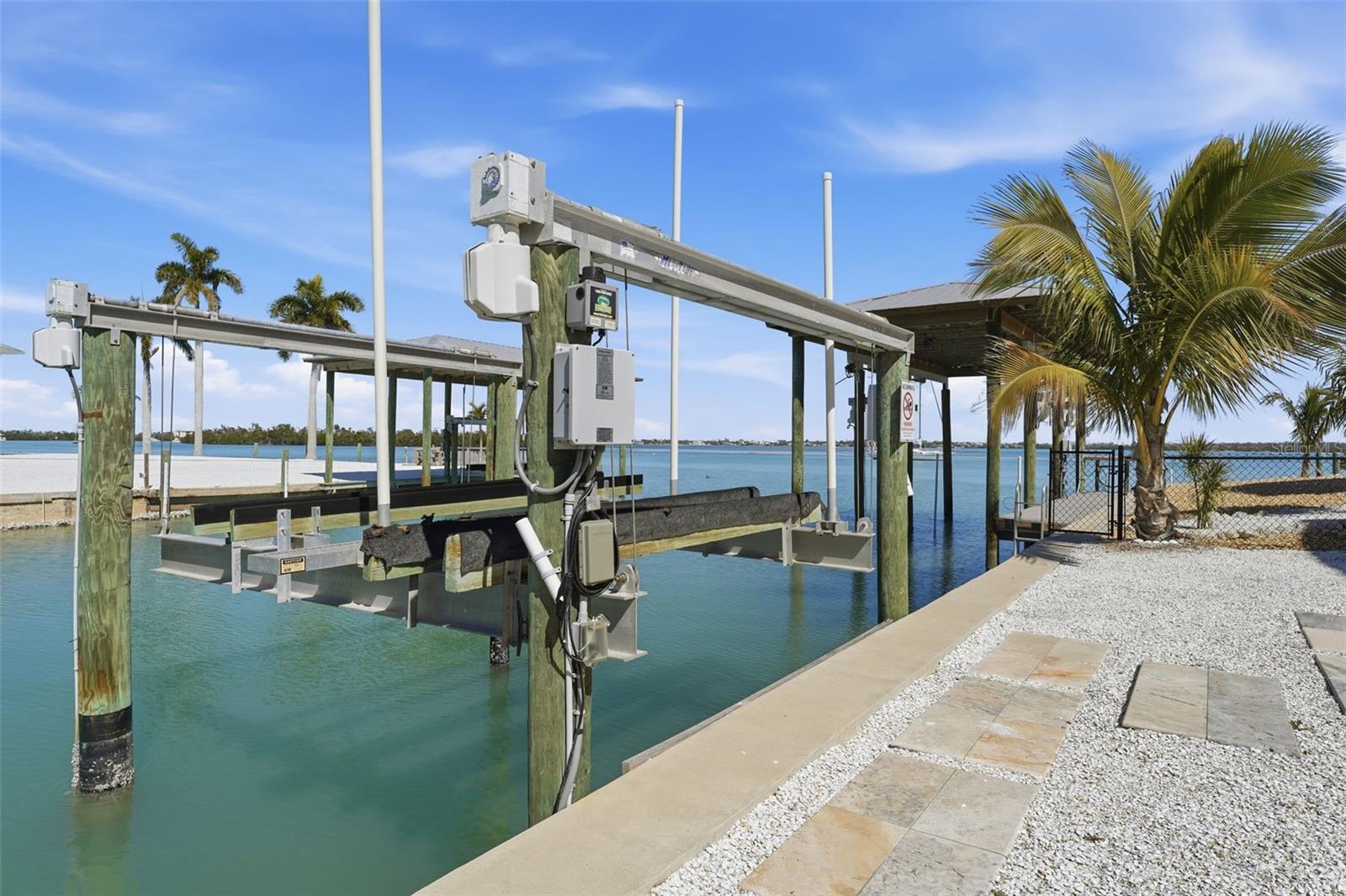 220 MOCKINGBIRD LN, ENGLEWOOD, FL, 34223