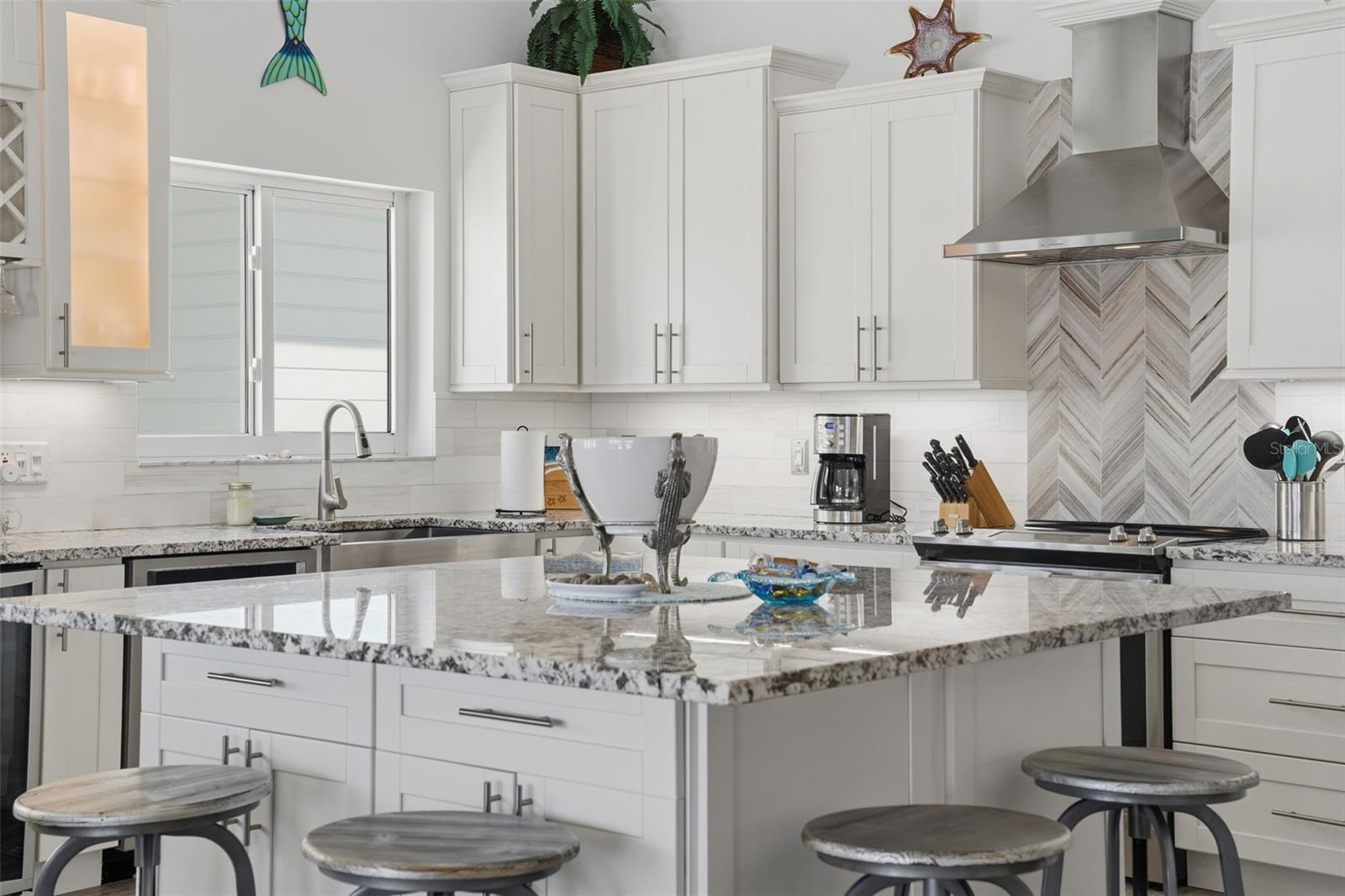 220 MOCKINGBIRD LN, ENGLEWOOD, FL, 34223