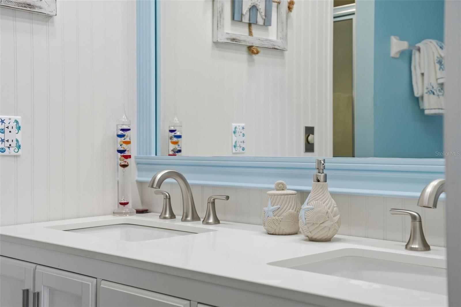 220 MOCKINGBIRD LN, ENGLEWOOD, FL, 34223