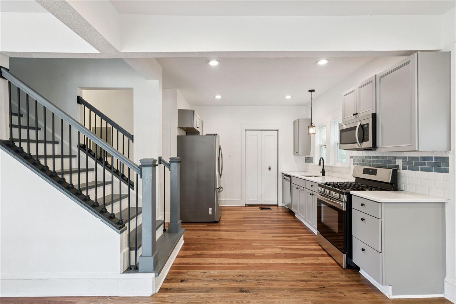 1016 WASHINGTON AVE, EUSTIS, FL, 32726