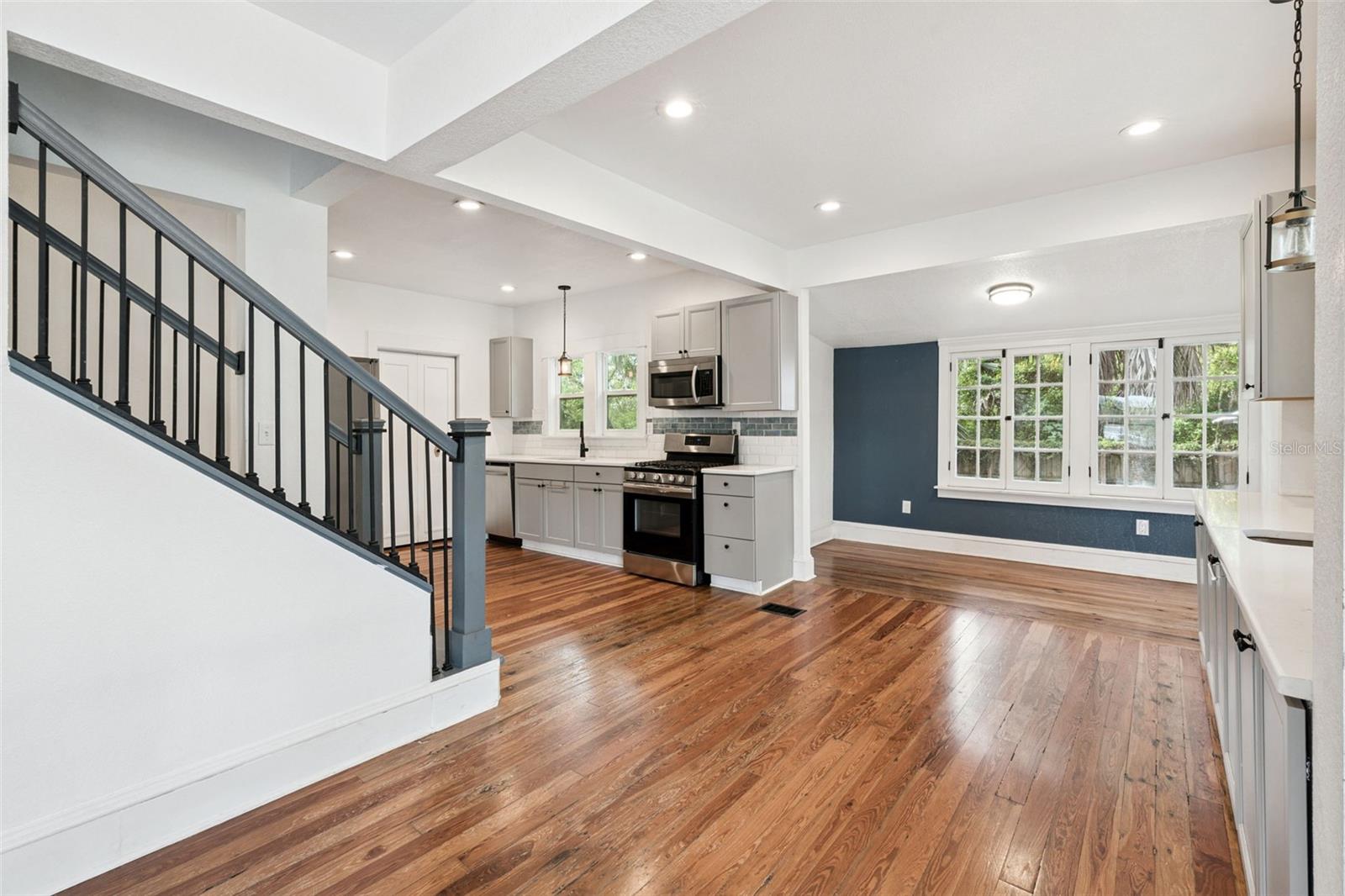 1016 WASHINGTON AVE, EUSTIS, FL, 32726