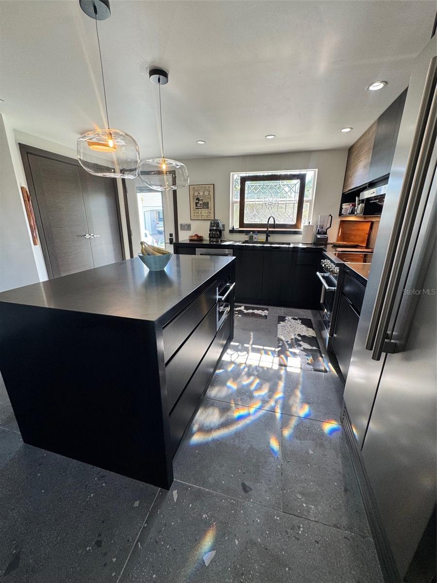 541 SPANISH DR N, LONGBOAT KEY, FL, 34228