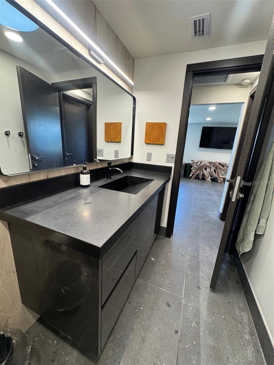 541 SPANISH DR N, LONGBOAT KEY, FL, 34228