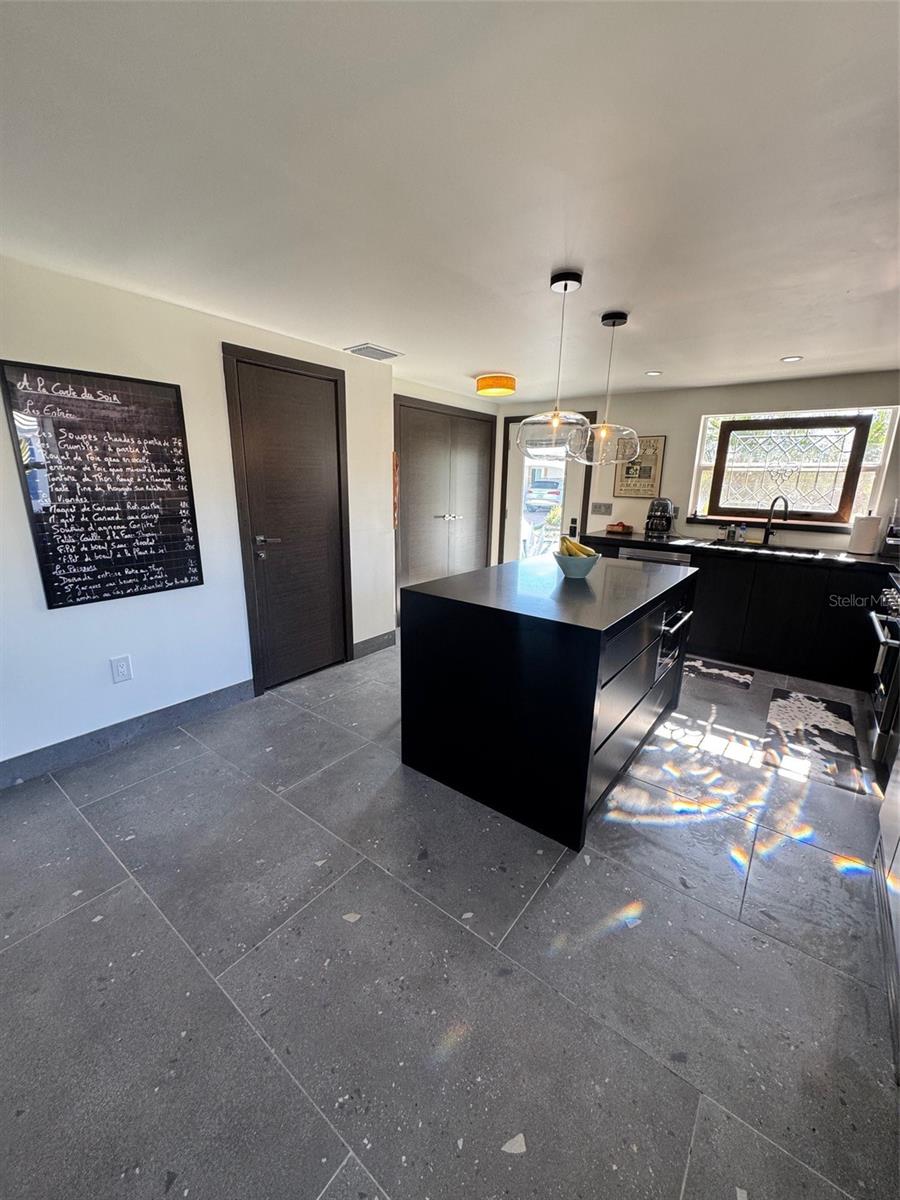 541 SPANISH DR N, LONGBOAT KEY, FL, 34228