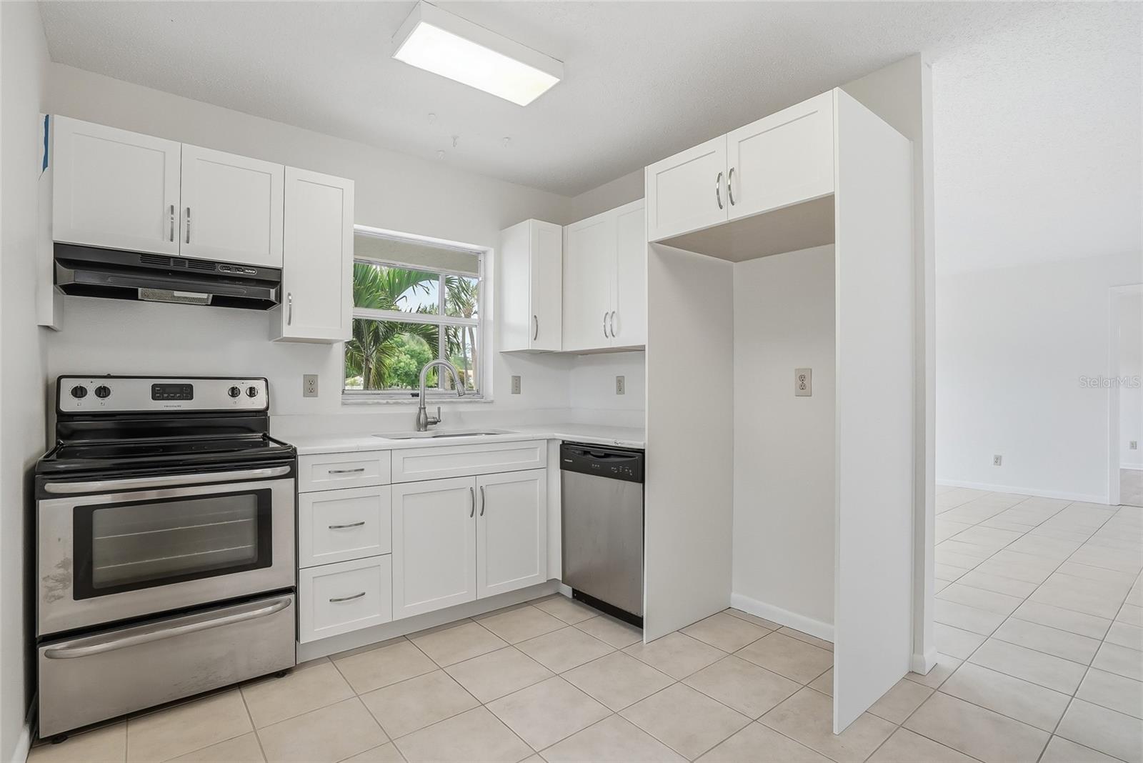 500 SANTA CRUZ PL NE #D, ST PETERSBURG, FL, 33703