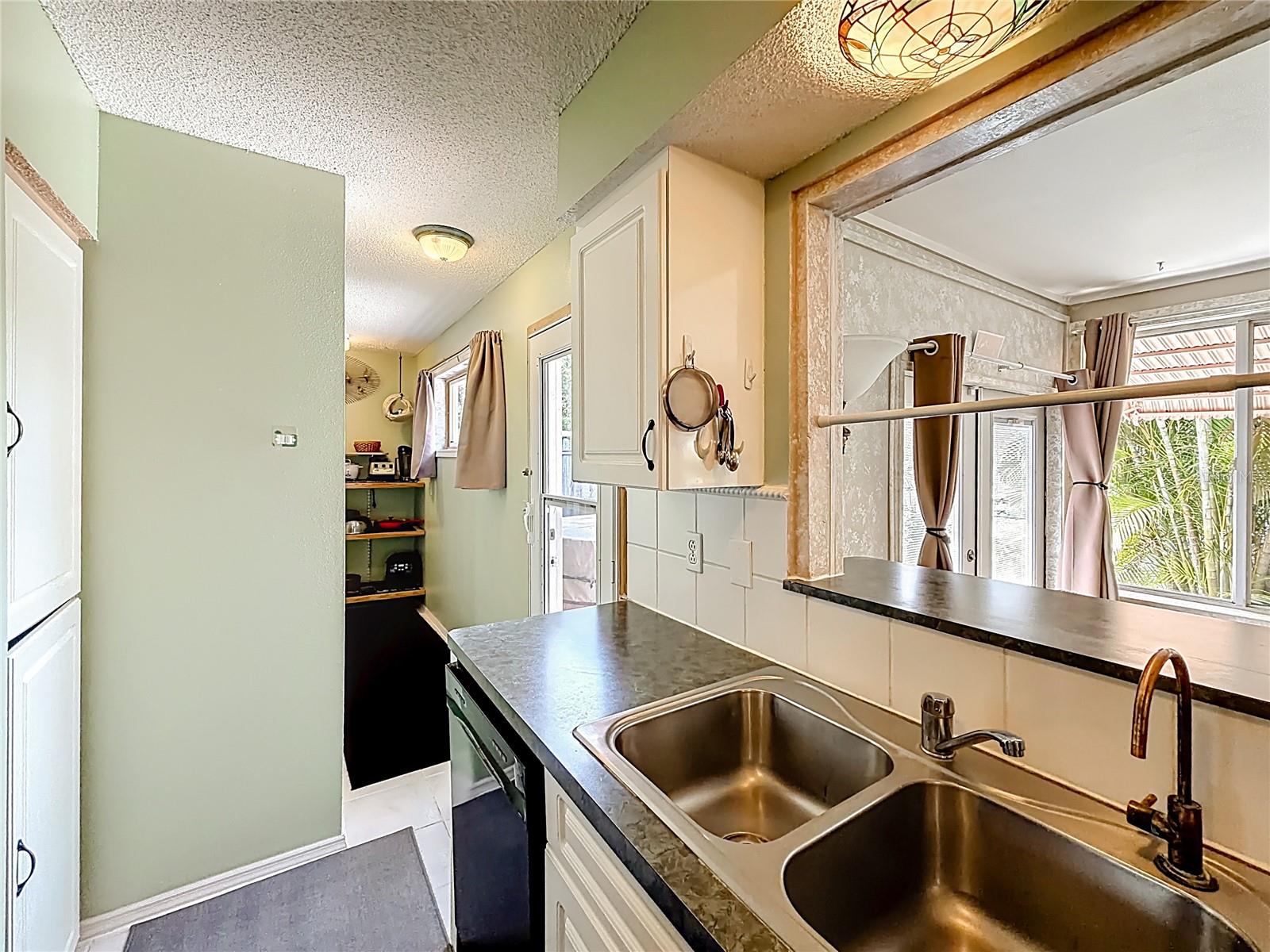 601 E SEMINOLE DR, VENICE, FL, 34293