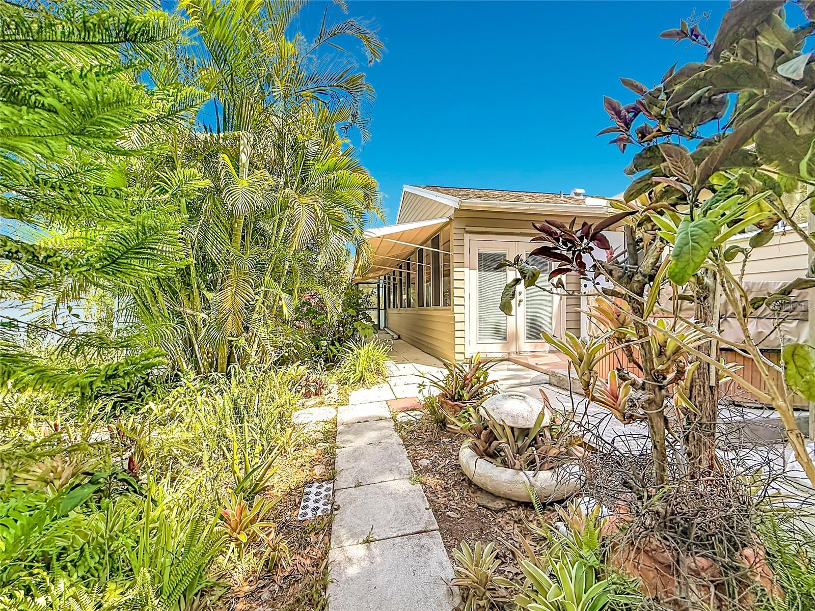 601 E SEMINOLE DR, VENICE, FL, 34293