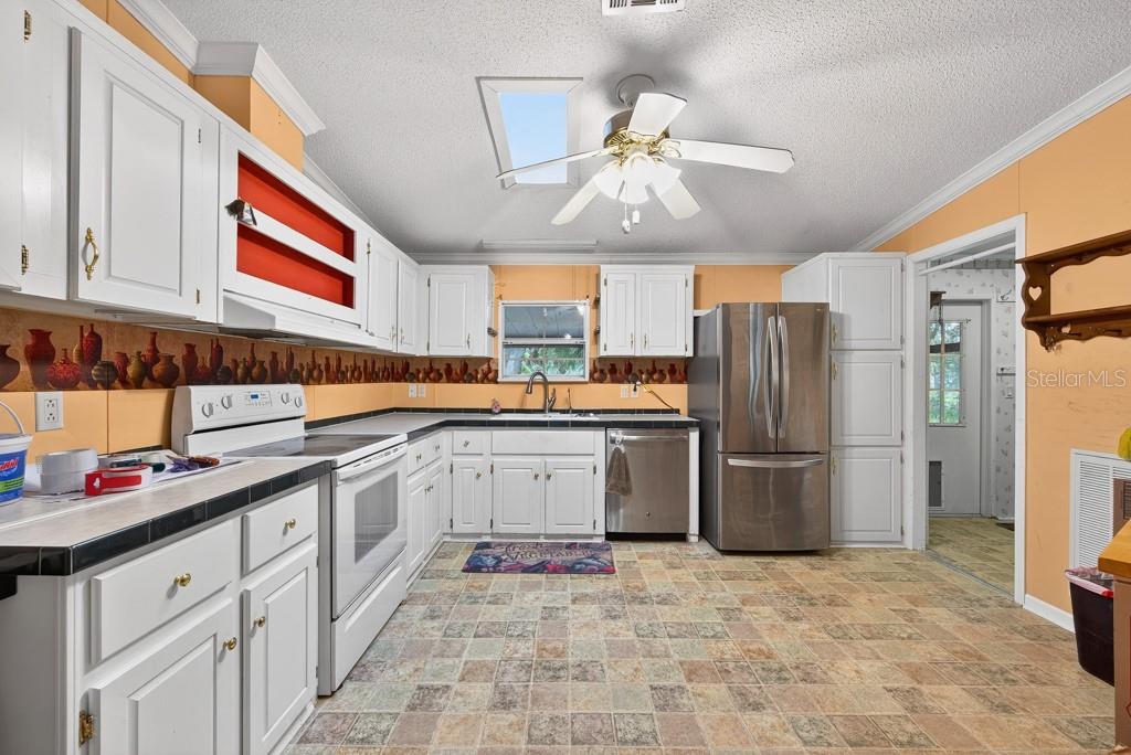 11809 DUNWOODIE MANOR DR, THONOTOSASSA, FL, 33592