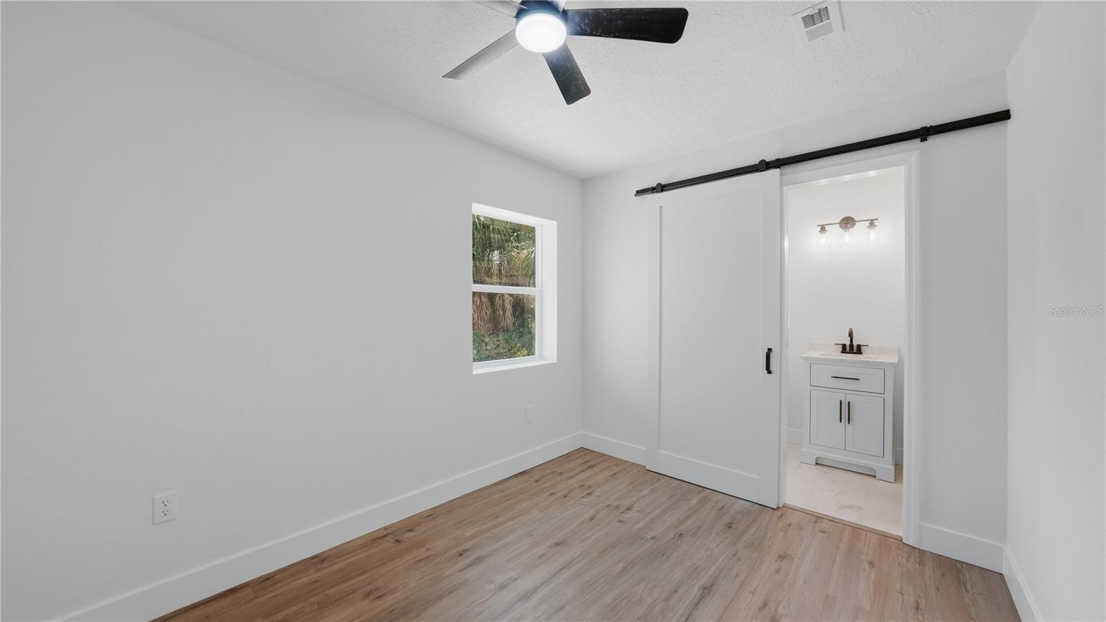 561 YALE RD, VENICE, FL, 34293