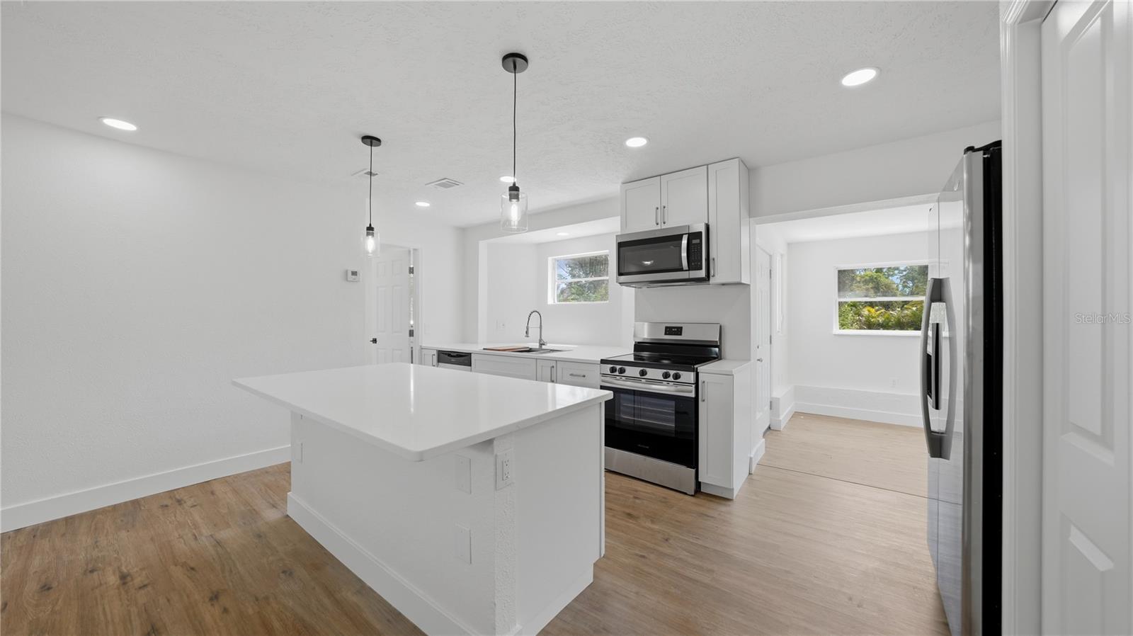 561 YALE RD, VENICE, FL, 34293