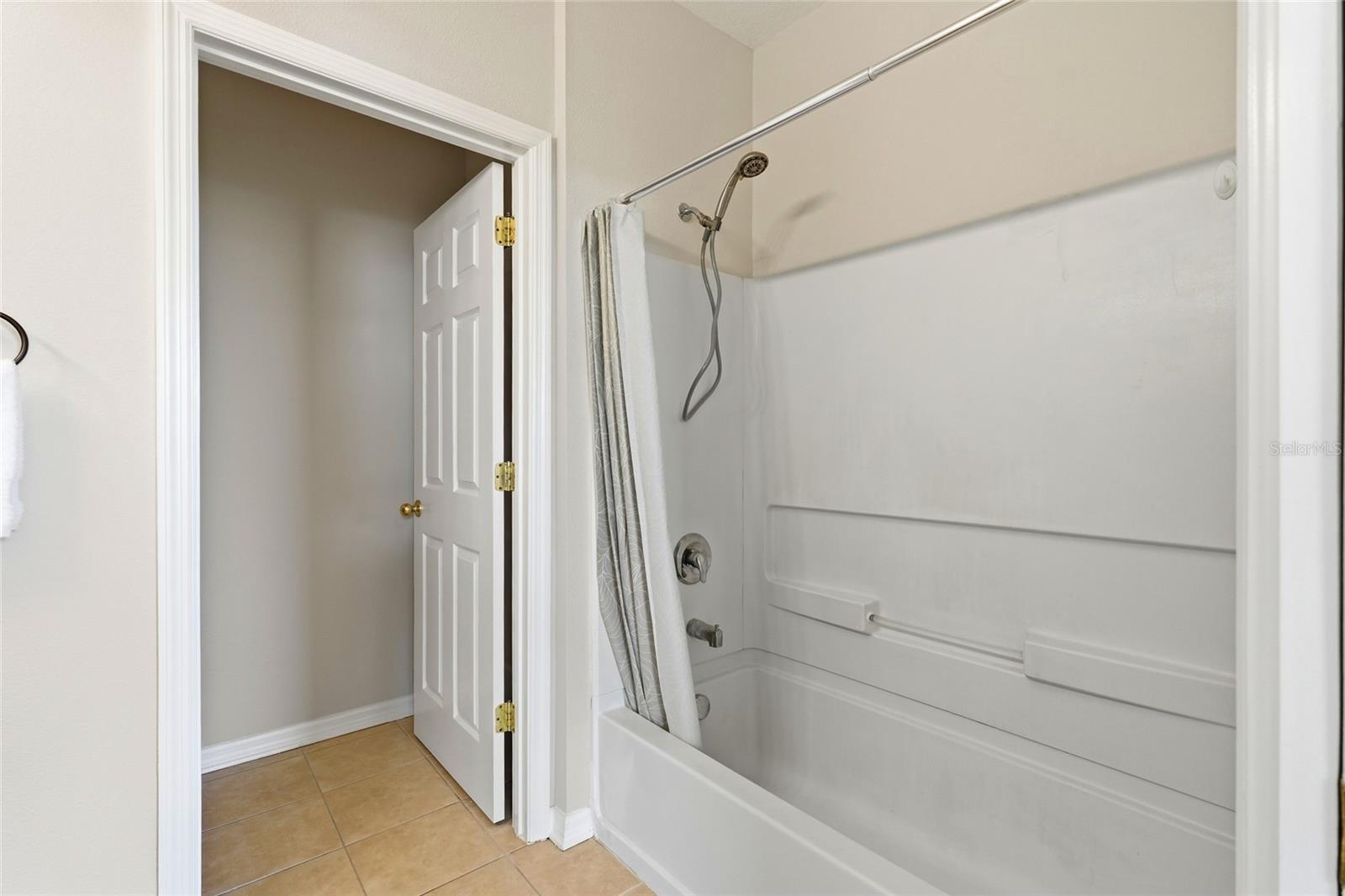 1386 GRANTHAM DR, SARASOTA, FL, 34234