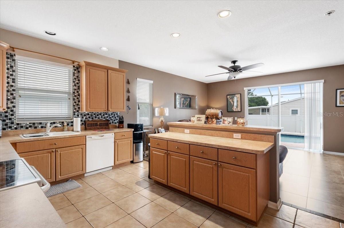 5742 48TH STREET CIR E, BRADENTON, FL, 34203