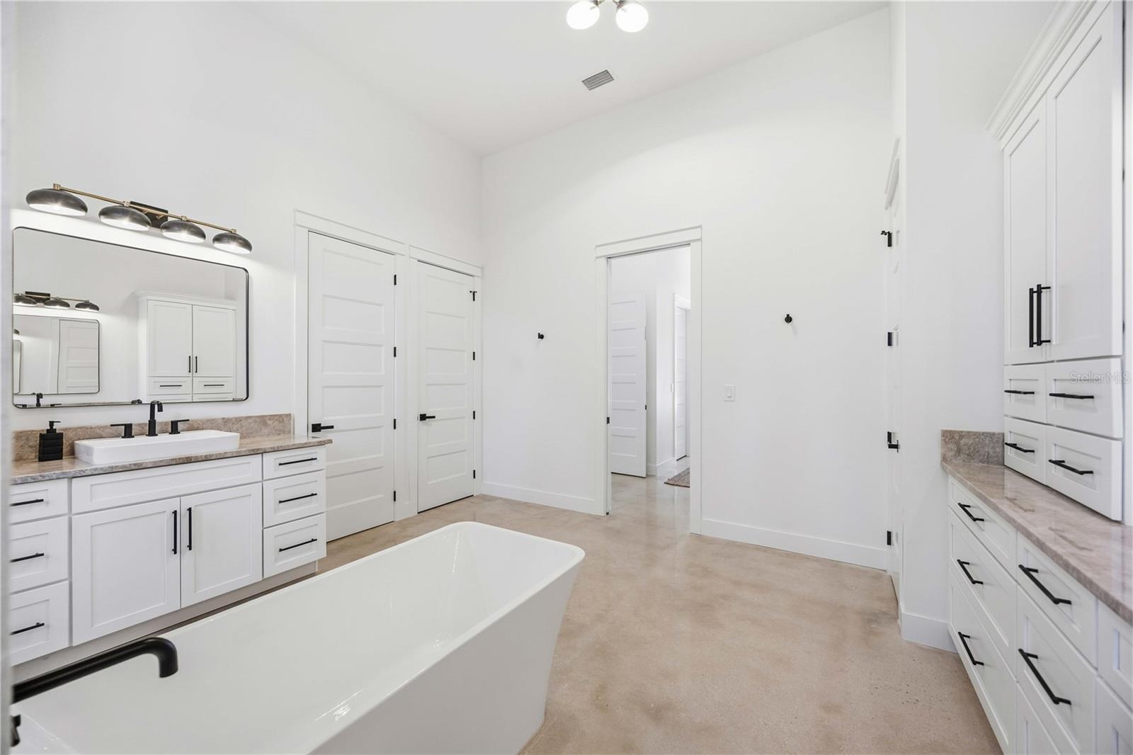 143 CREEK DR SE, PORT CHARLOTTE, FL, 33952