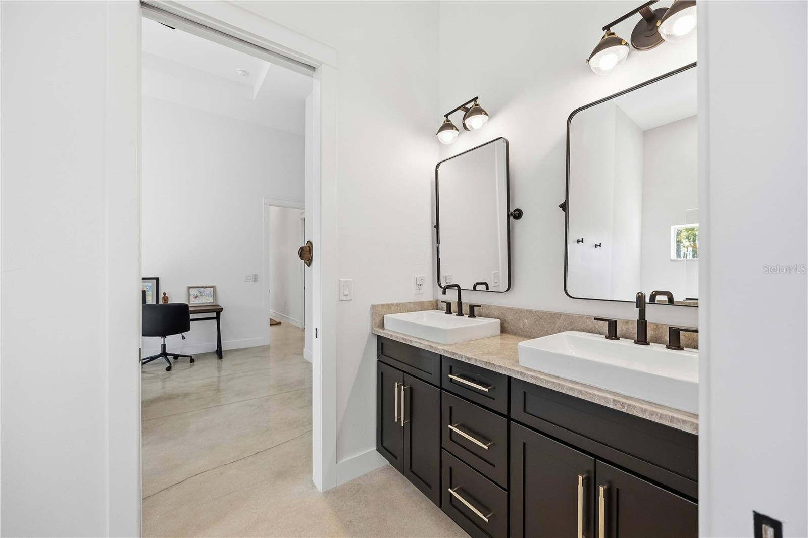 143 CREEK DR SE, PORT CHARLOTTE, FL, 33952