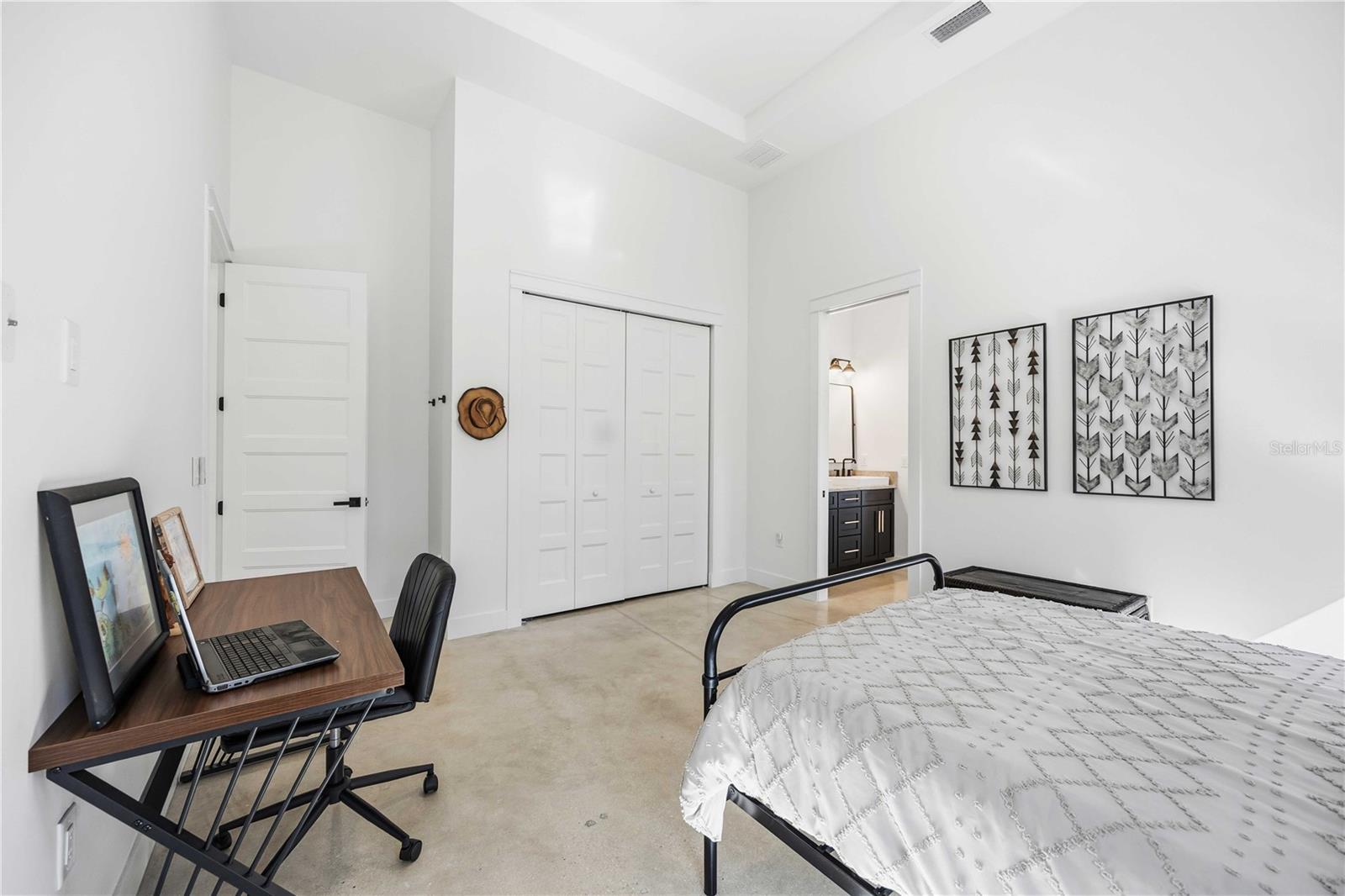 143 CREEK DR SE, PORT CHARLOTTE, FL, 33952