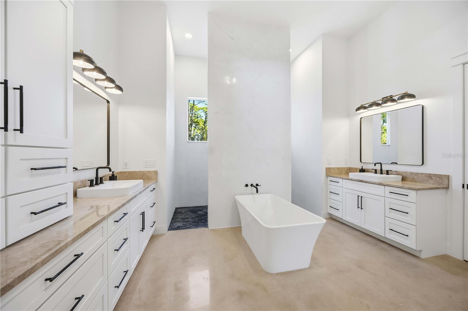 143 CREEK DR SE, PORT CHARLOTTE, FL, 33952