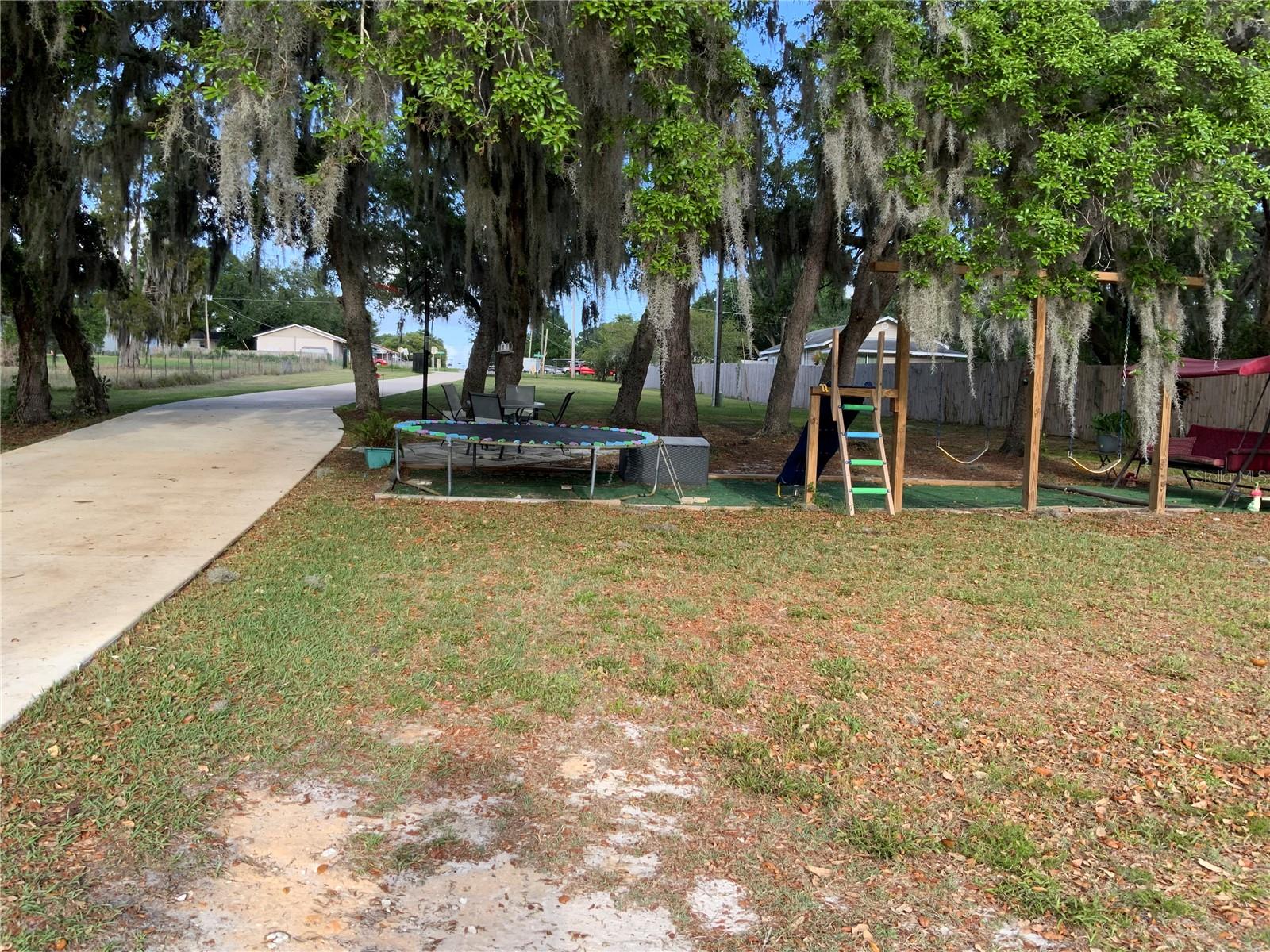 692 HOWARD RD, AUBURNDALE, FL, 33823