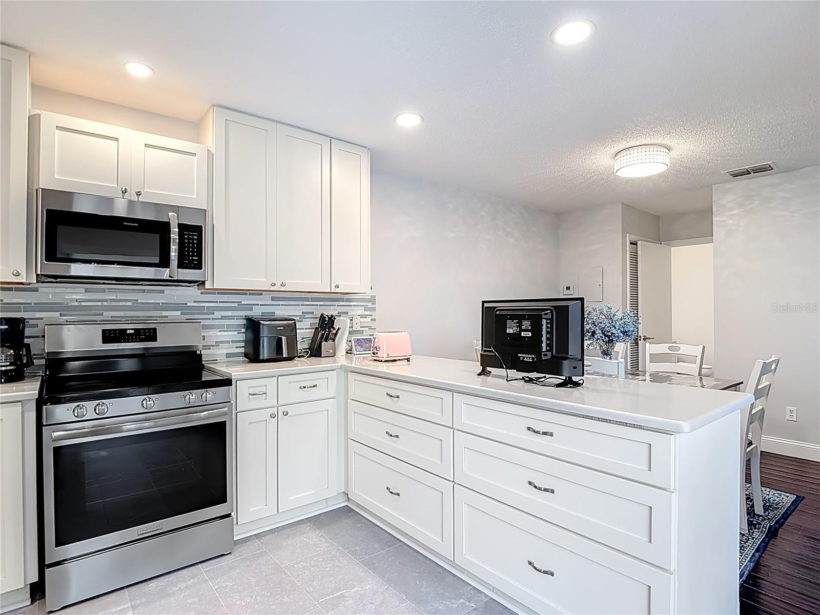 15426 E POND WOODS DR, TAMPA, FL, 33618