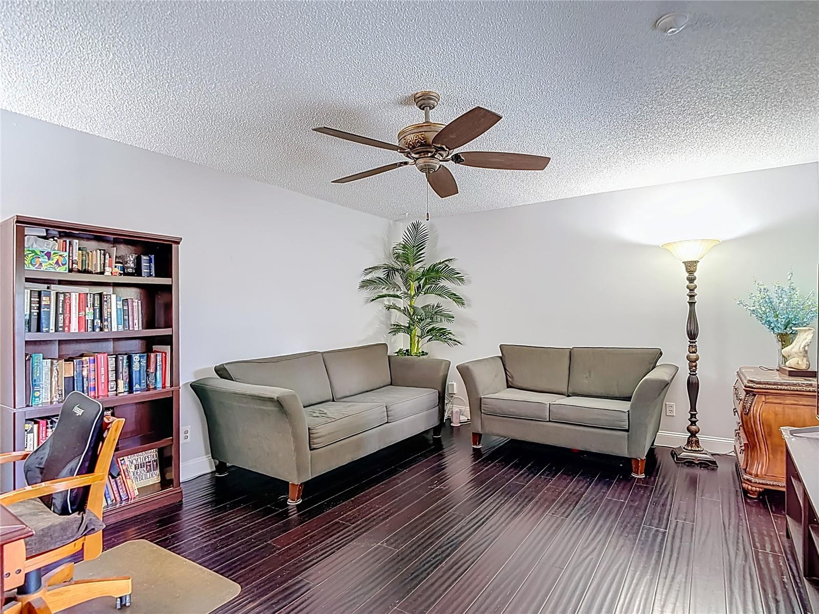 15426 E POND WOODS DR, TAMPA, FL, 33618