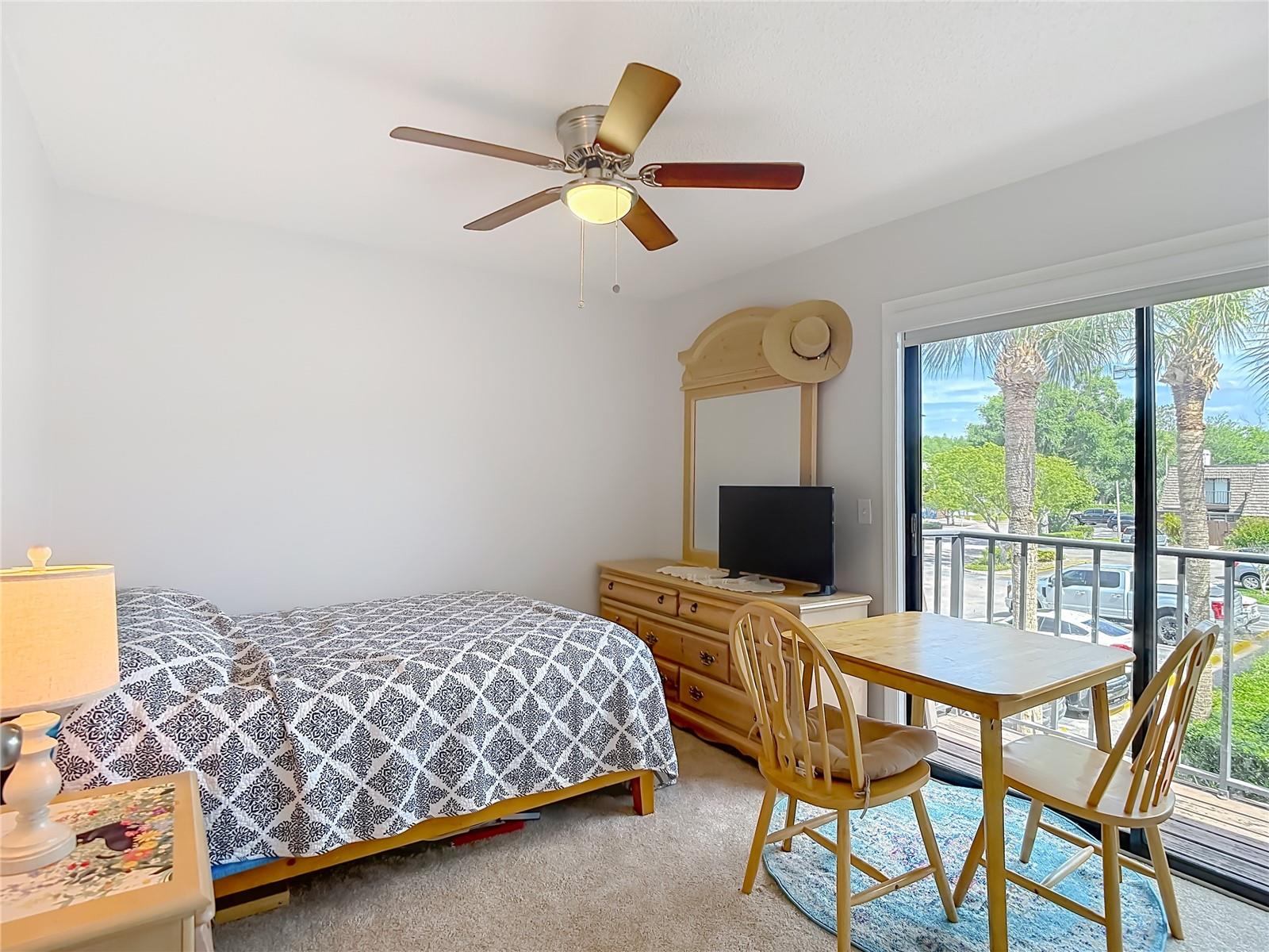 15426 E POND WOODS DR, TAMPA, FL, 33618