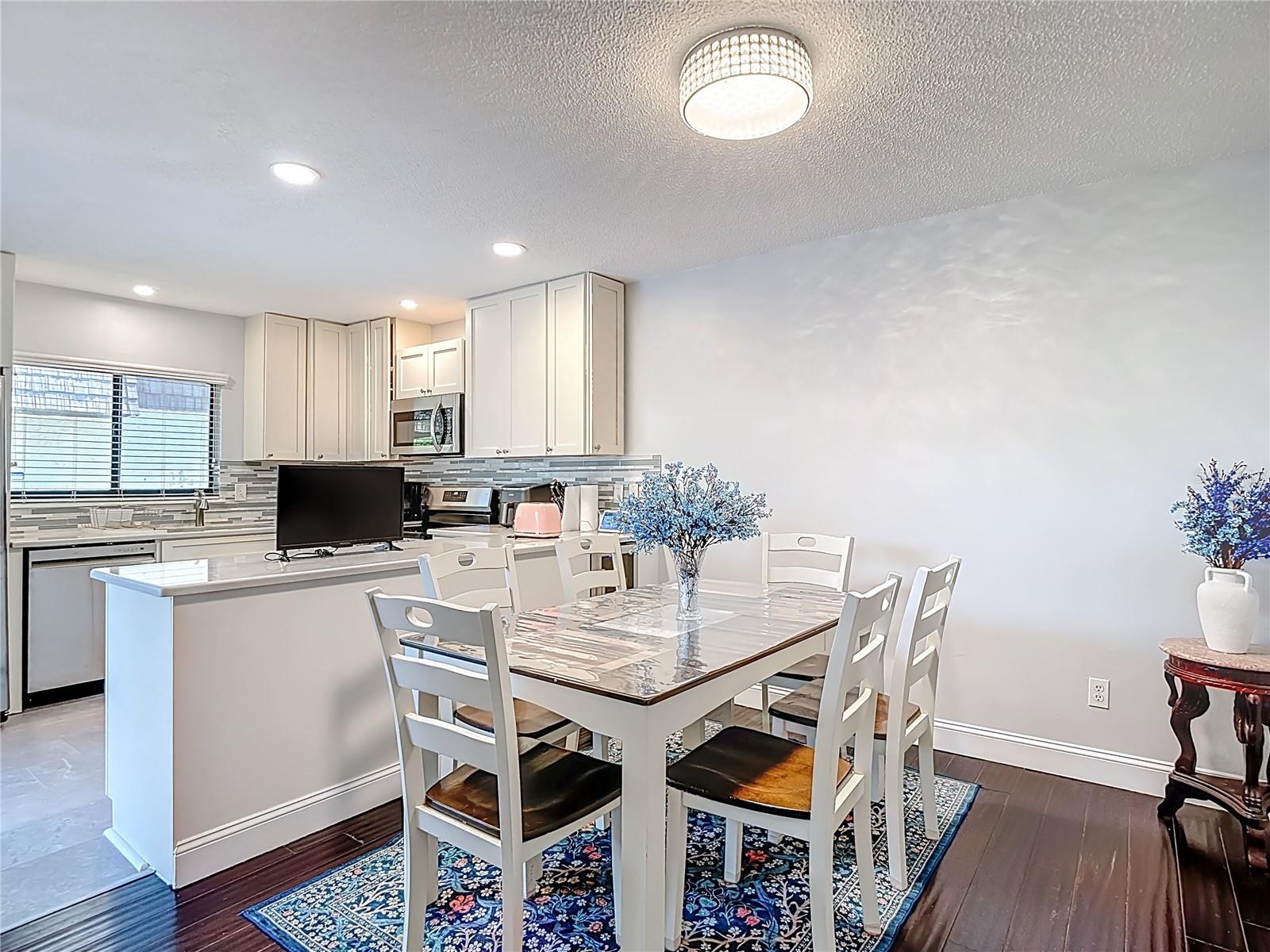 15426 E POND WOODS DR, TAMPA, FL, 33618