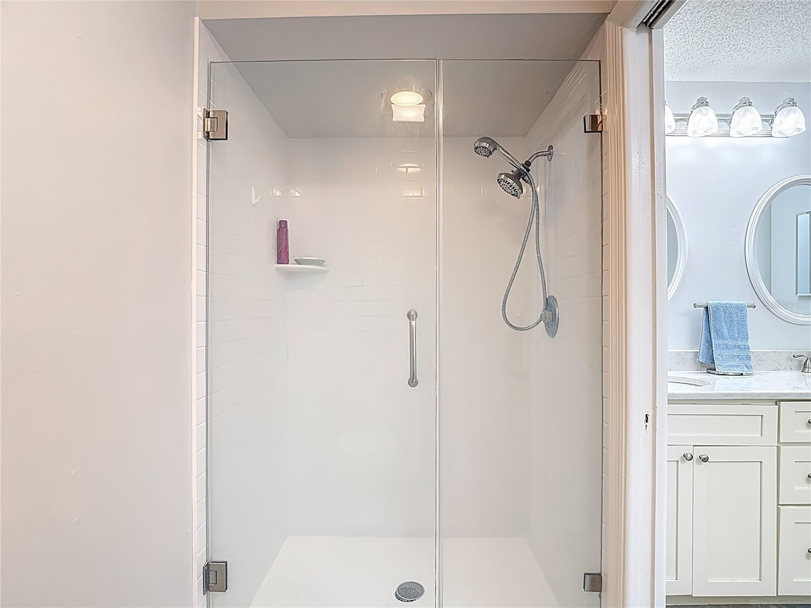 15426 E POND WOODS DR, TAMPA, FL, 33618