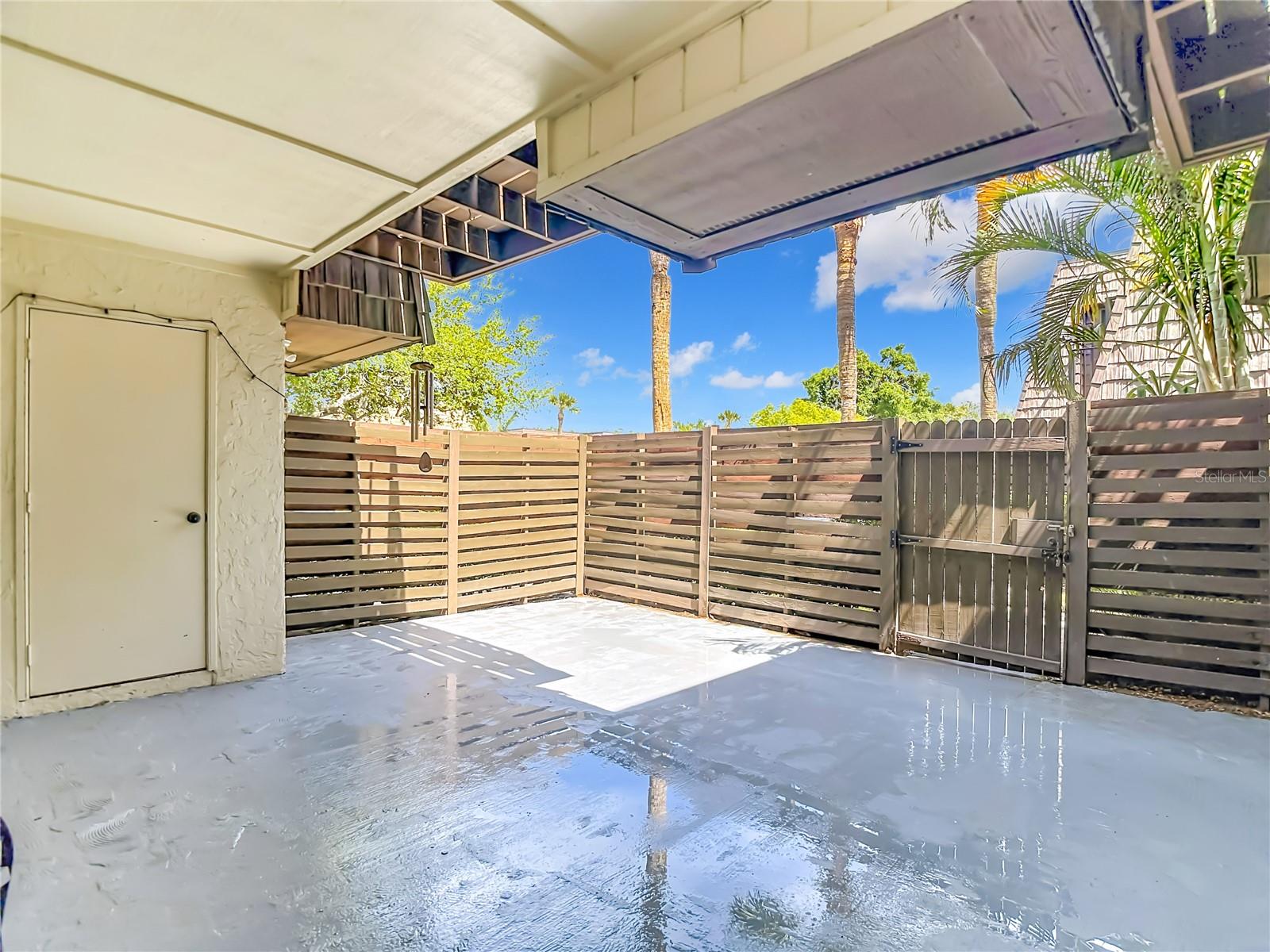 15426 E POND WOODS DR, TAMPA, FL, 33618