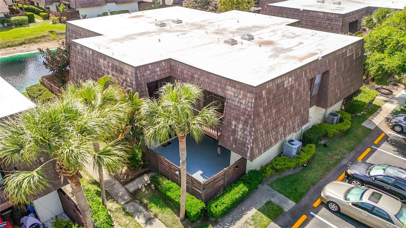 15426 E POND WOODS DR, TAMPA, FL, 33618