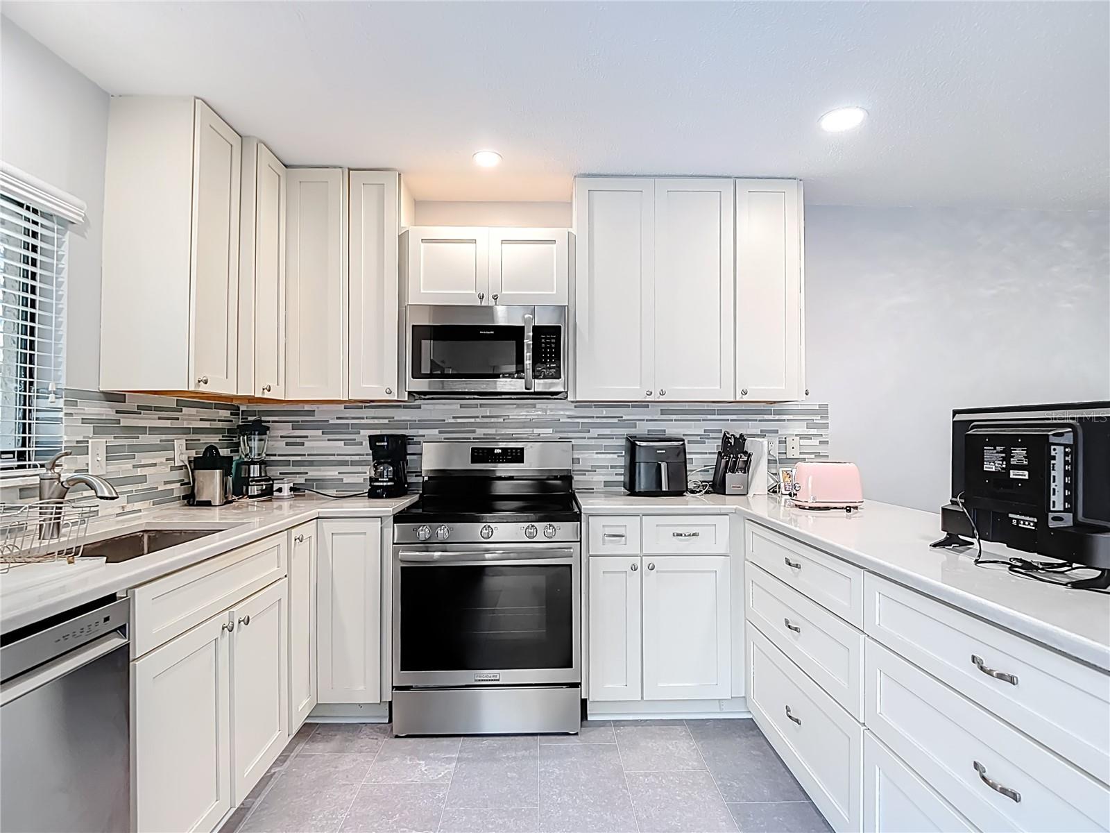 15426 E POND WOODS DR, TAMPA, FL, 33618