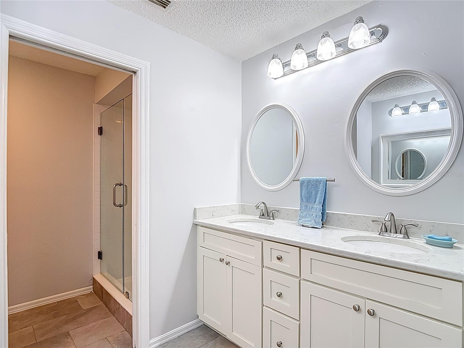 15426 E POND WOODS DR, TAMPA, FL, 33618