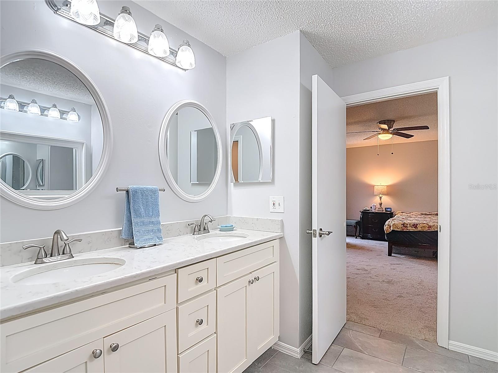 15426 E POND WOODS DR, TAMPA, FL, 33618