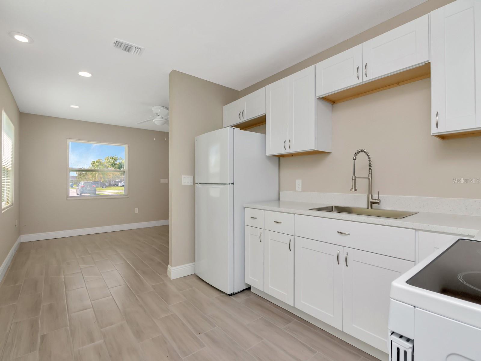 1211 62ND AVE E, BRADENTON, FL, 34203