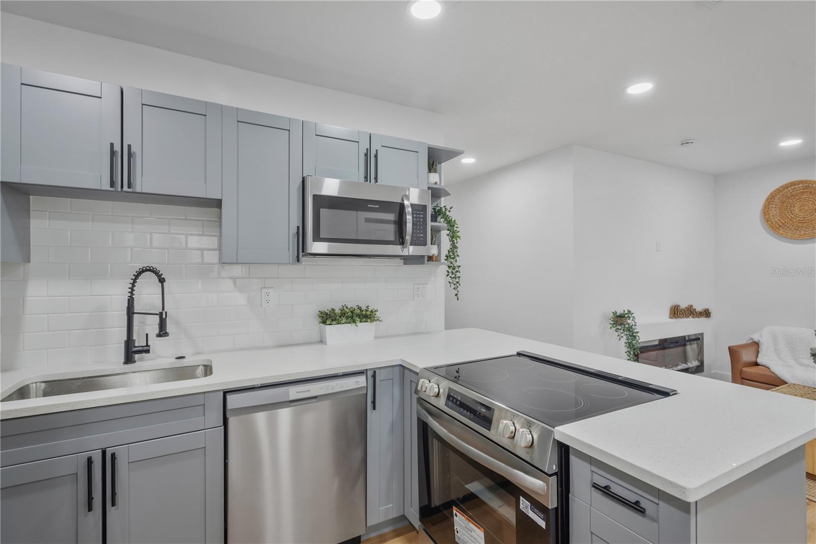 3243 6TH AVE S, ST PETERSBURG, FL, 33712