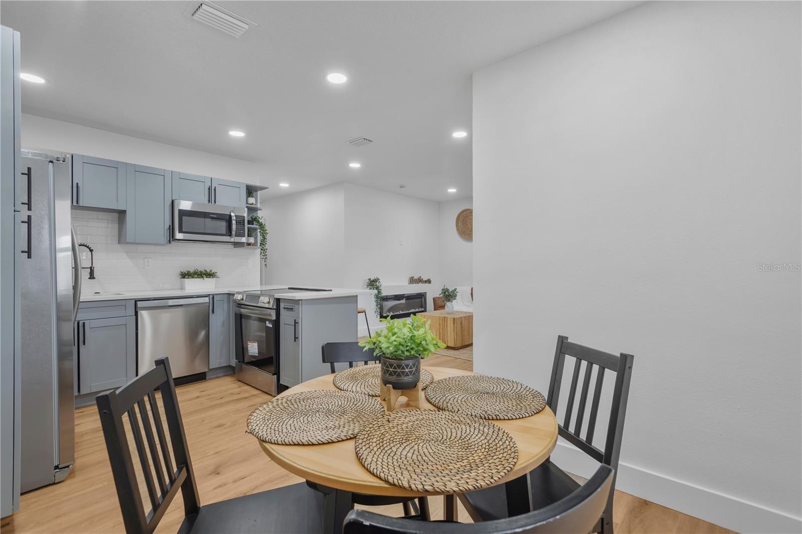 3243 6TH AVE S, ST PETERSBURG, FL, 33712