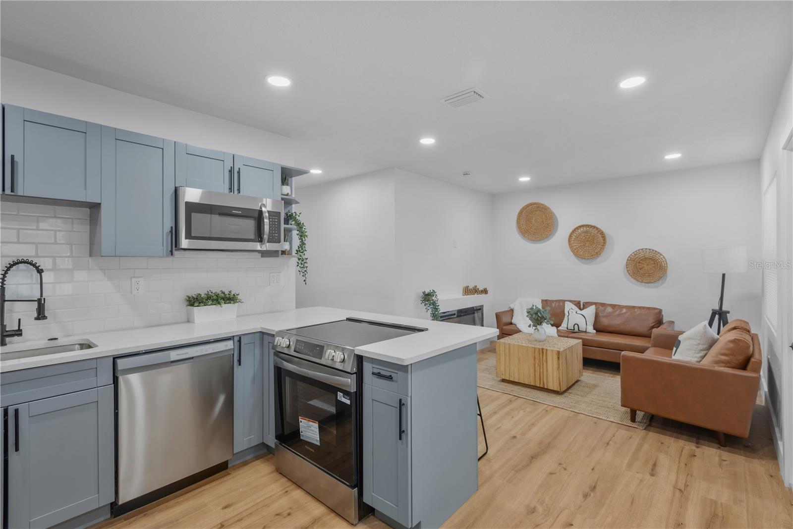 3243 6TH AVE S, ST PETERSBURG, FL, 33712