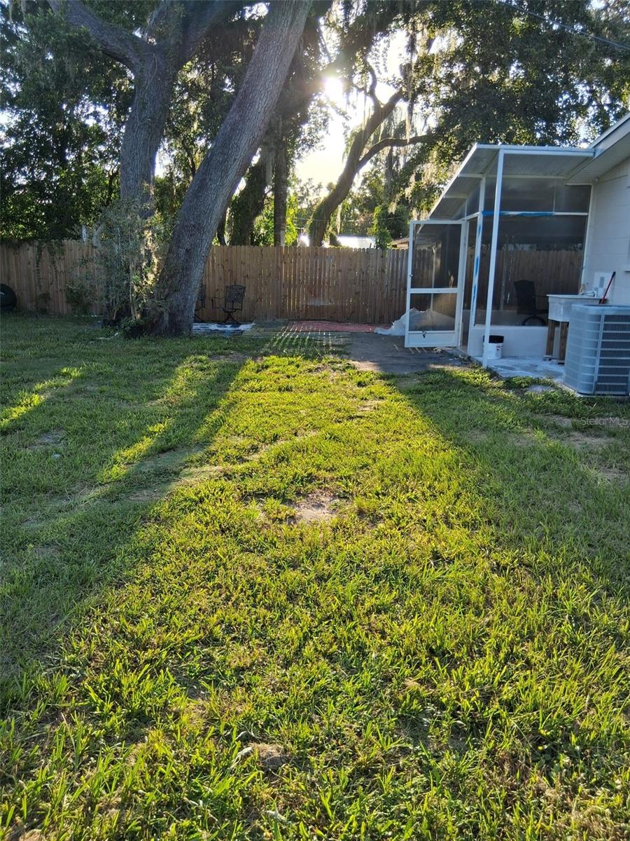 924 LAKEWOOD AVENUE, TAMPA, FL, 33613