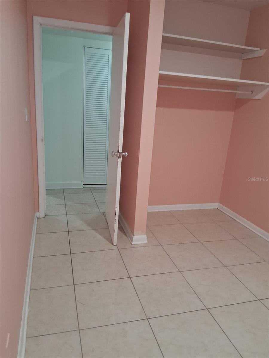 924 LAKEWOOD AVENUE, TAMPA, FL, 33613