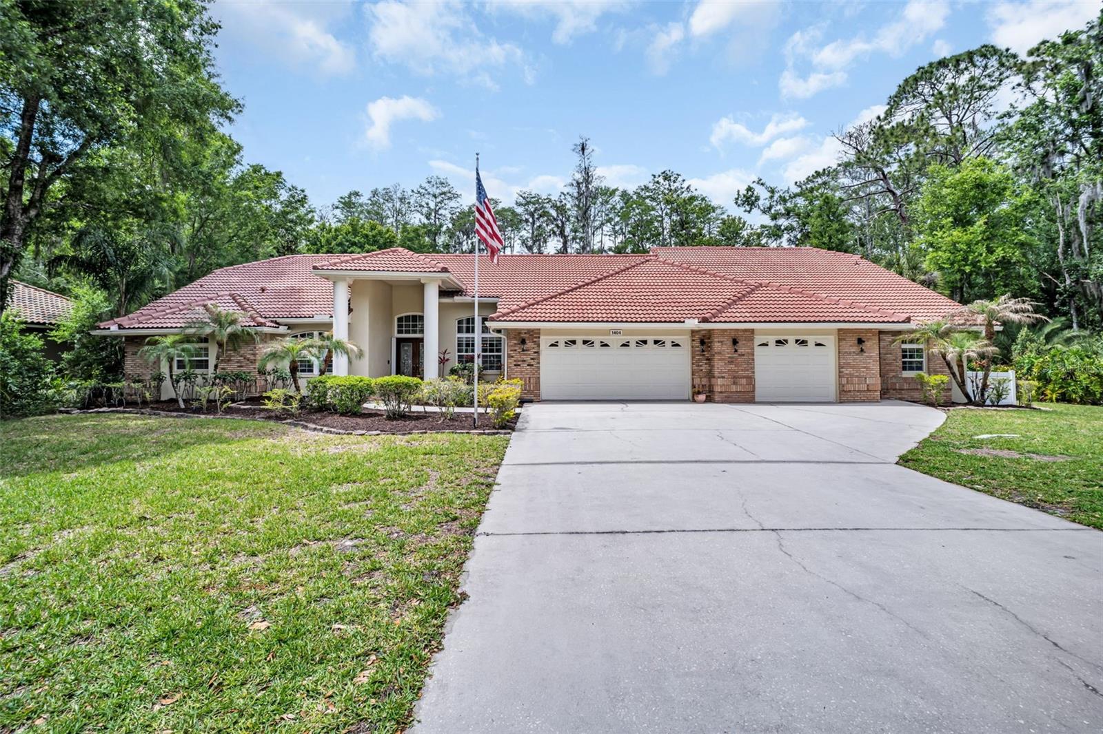 1404 EAST LAKE WOODLANDS PKWY, OLDSMAR, FL, 34677