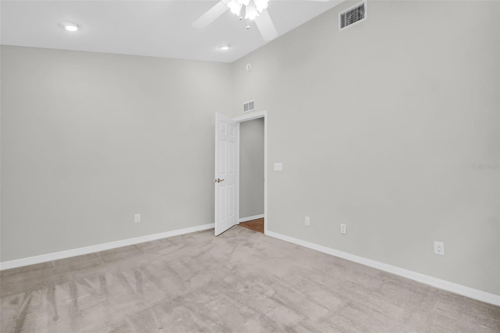 1404 EAST LAKE WOODLANDS PKWY, OLDSMAR, FL, 34677