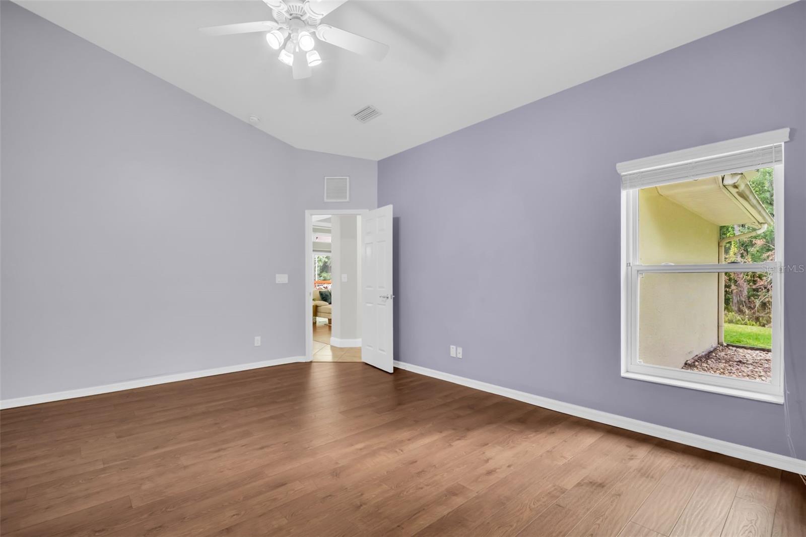 1404 EAST LAKE WOODLANDS PKWY, OLDSMAR, FL, 34677