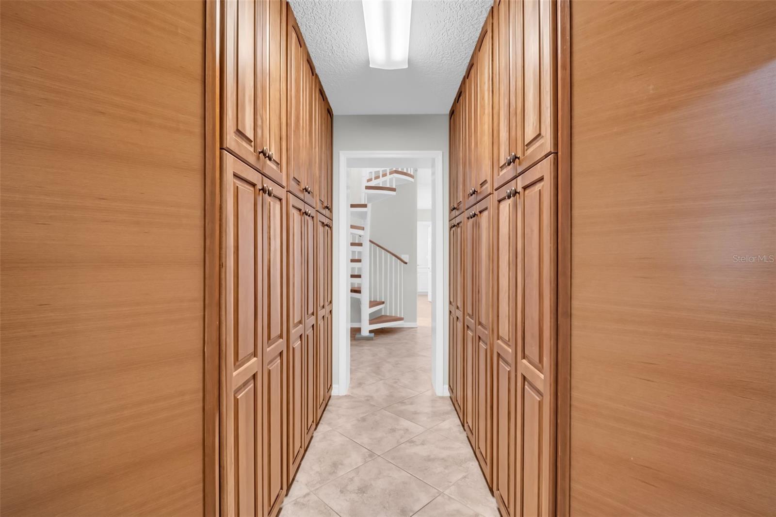 1404 EAST LAKE WOODLANDS PKWY, OLDSMAR, FL, 34677