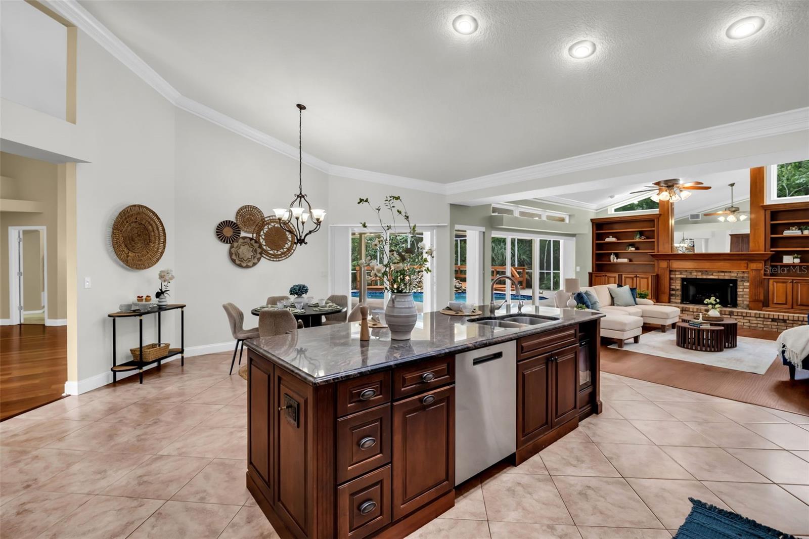 1404 EAST LAKE WOODLANDS PKWY, OLDSMAR, FL, 34677