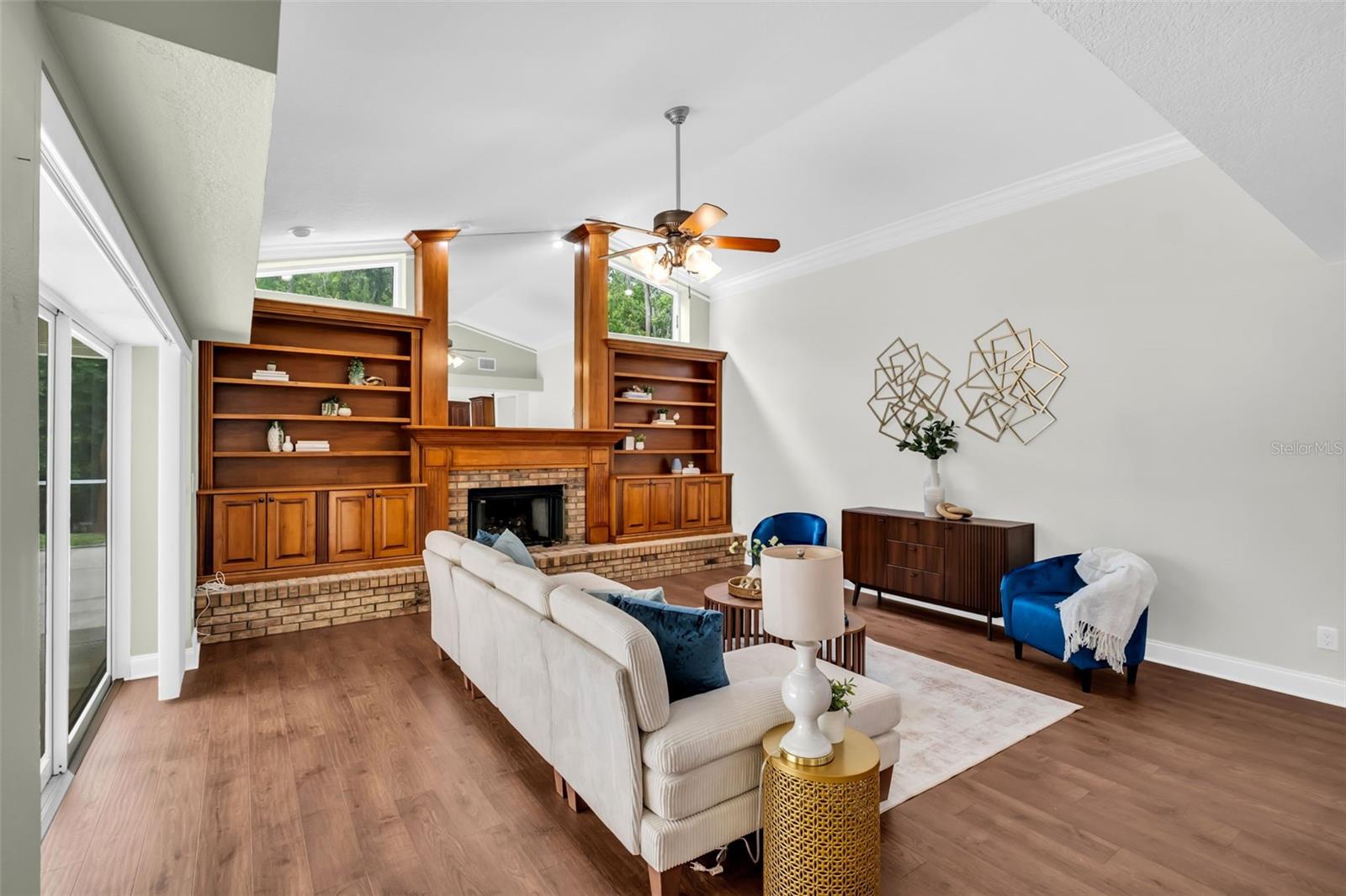 1404 EAST LAKE WOODLANDS PKWY, OLDSMAR, FL, 34677