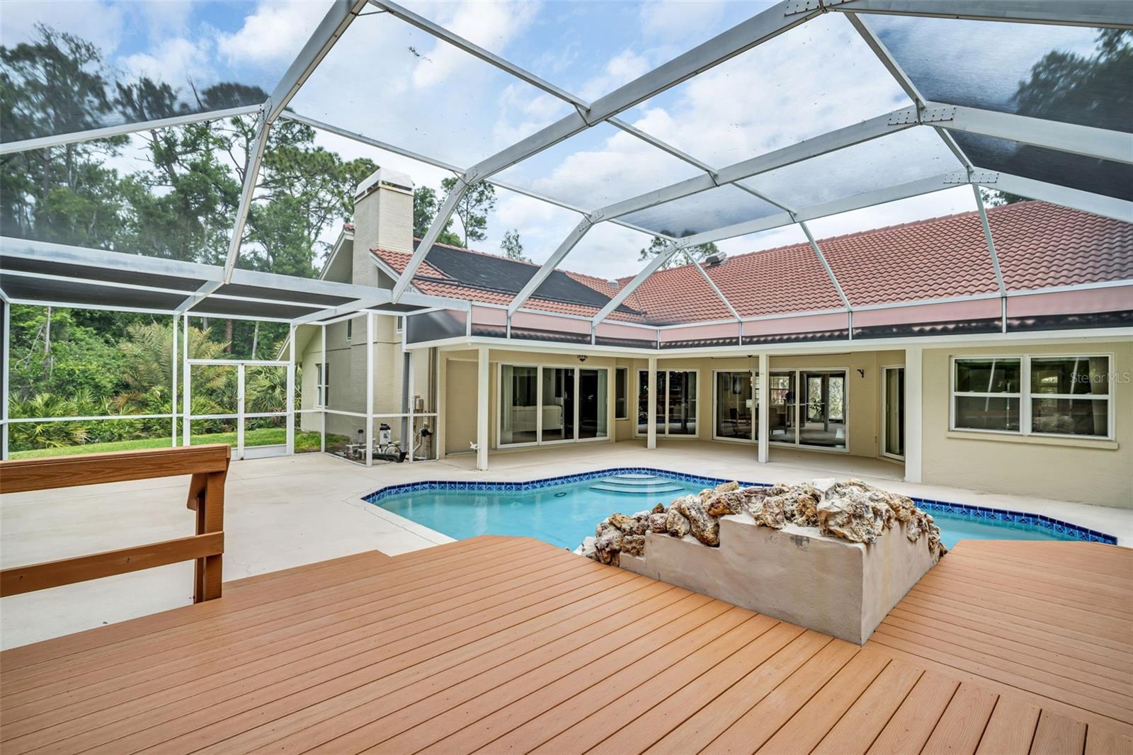 1404 EAST LAKE WOODLANDS PKWY, OLDSMAR, FL, 34677