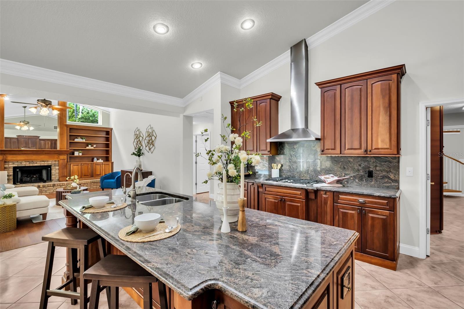 1404 EAST LAKE WOODLANDS PKWY, OLDSMAR, FL, 34677