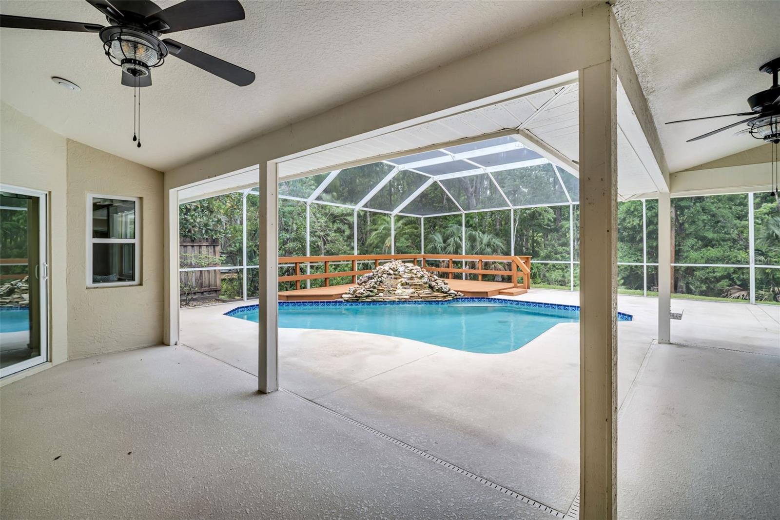 1404 EAST LAKE WOODLANDS PKWY, OLDSMAR, FL, 34677