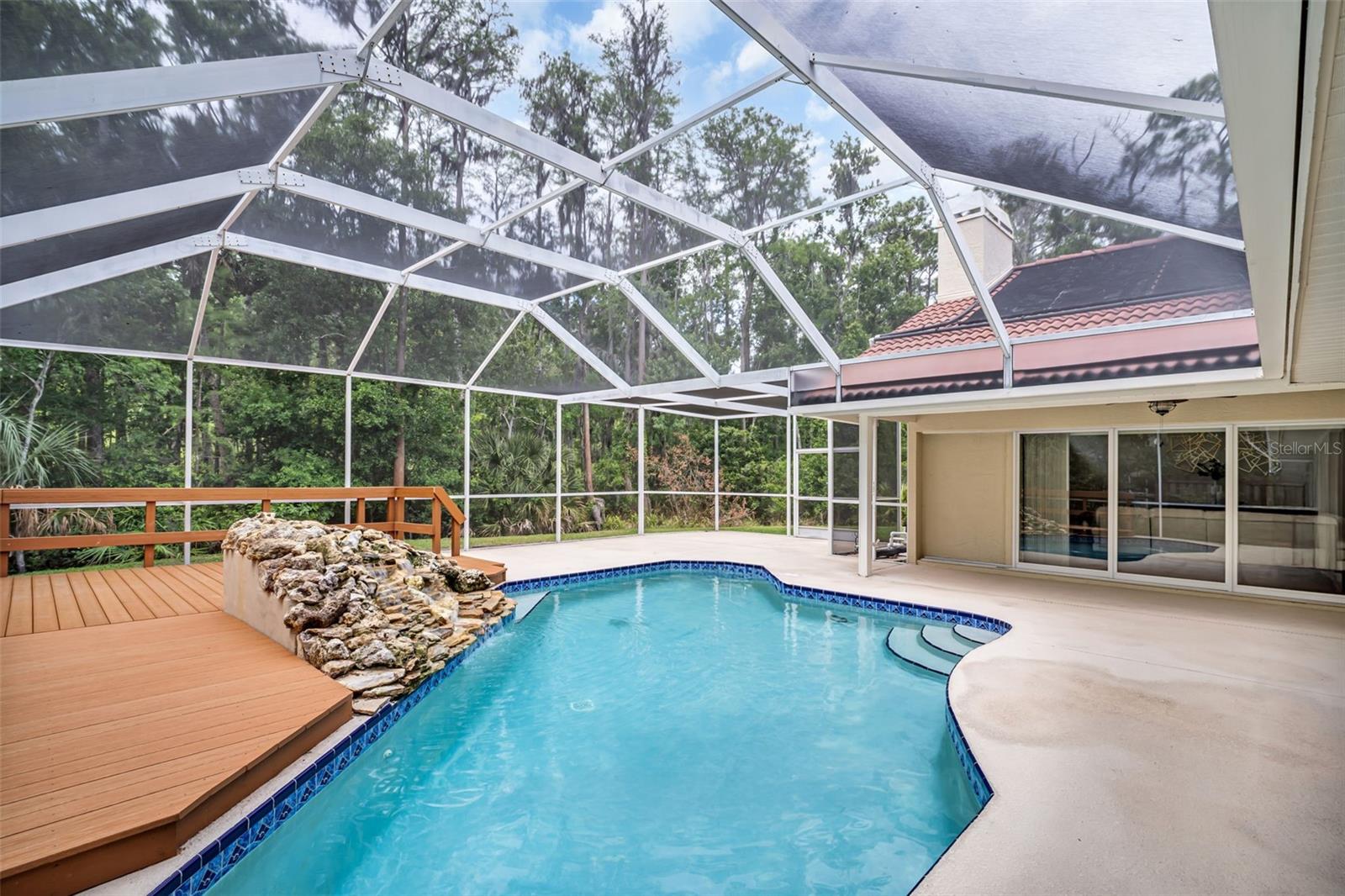1404 EAST LAKE WOODLANDS PKWY, OLDSMAR, FL, 34677