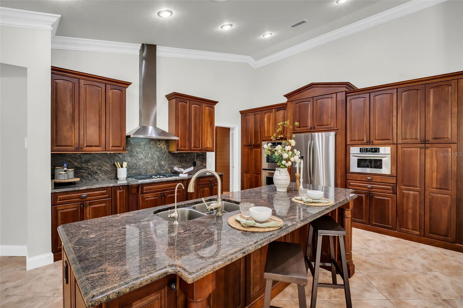 1404 EAST LAKE WOODLANDS PKWY, OLDSMAR, FL, 34677
