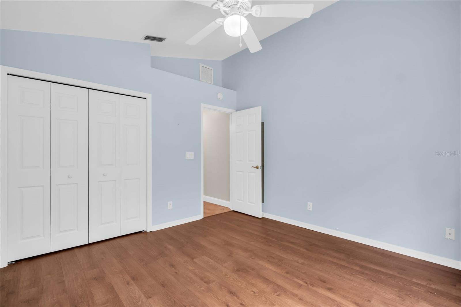 1404 EAST LAKE WOODLANDS PKWY, OLDSMAR, FL, 34677